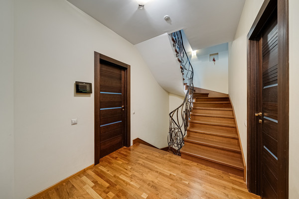 Продам таунхаус, Соколово-Мещерская ул, 27к3, Москва г, 0 км от города