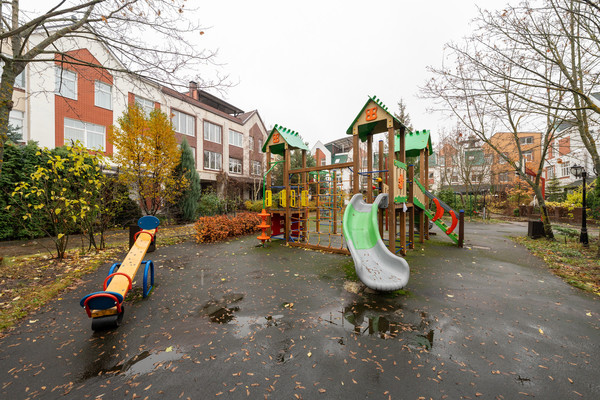 Продам таунхаус, Соколово-Мещерская ул, 27к3, Москва г, 0 км от города