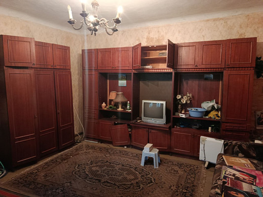 Продам трехкомнатную (3-комн.) квартиру, Футболистов ул, 105, Симферополь г