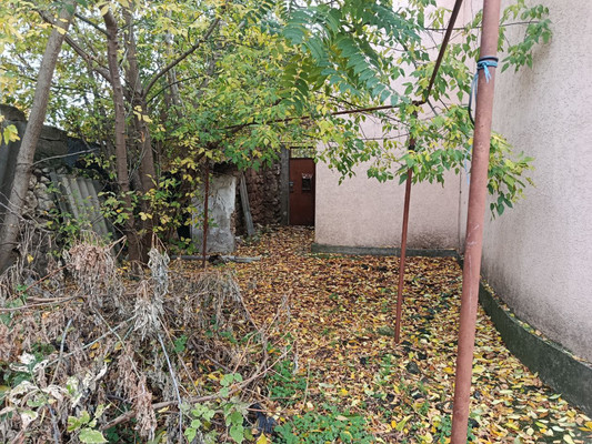 Продам трехкомнатную (3-комн.) квартиру, Футболистов ул, 105, Симферополь г