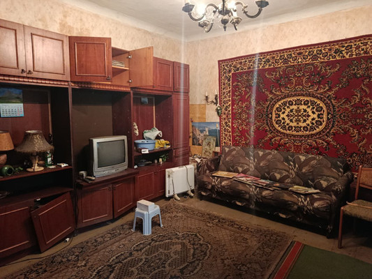 Продам трехкомнатную (3-комн.) квартиру, Футболистов ул, 105, Симферополь г