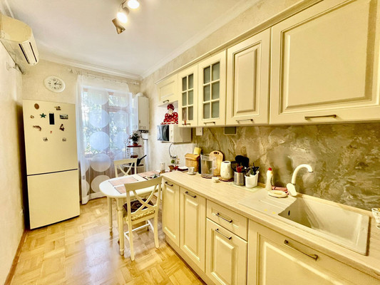 Продам трехкомнатную (3-комн.) квартиру, Войкова (Центральный р-н) ул, 49, Сочи г