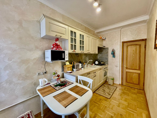 Продам трехкомнатную (3-комн.) квартиру, Войкова (Центральный р-н) ул, 49, Сочи г