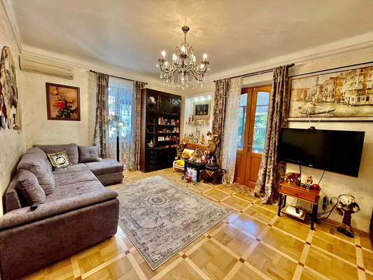 Продам трехкомнатную (3-комн.) квартиру, Войкова (Центральный р-н) ул, 49, Сочи г