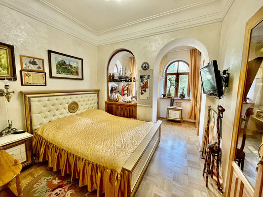 Продам трехкомнатную (3-комн.) квартиру, Войкова (Центральный р-н) ул, 49, Сочи г