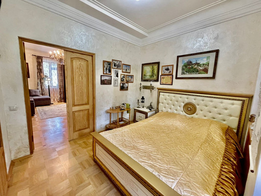 Продам трехкомнатную (3-комн.) квартиру, Войкова (Центральный р-н) ул, 49, Сочи г