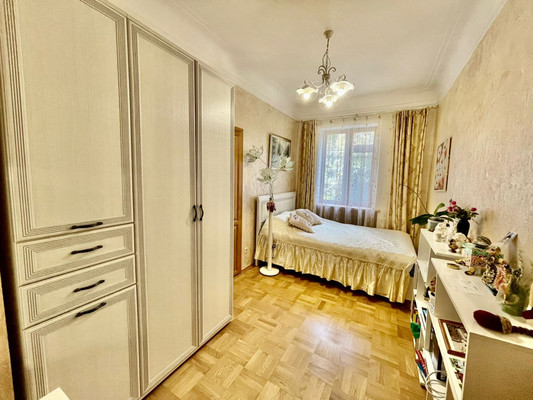 Продам трехкомнатную (3-комн.) квартиру, Войкова (Центральный р-н) ул, 49, Сочи г