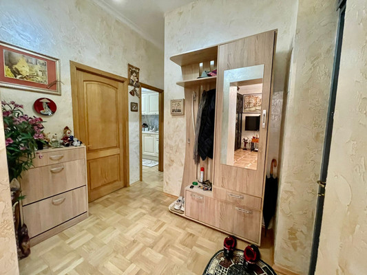 Продам трехкомнатную (3-комн.) квартиру, Войкова (Центральный р-н) ул, 49, Сочи г