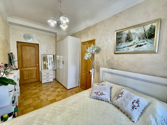 Продам трехкомнатную (3-комн.) квартиру, Войкова (Центральный р-н) ул, 49, Сочи г