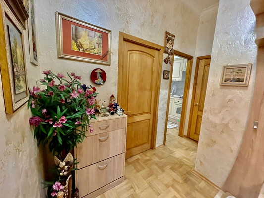 Продам трехкомнатную (3-комн.) квартиру, Войкова (Центральный р-н) ул, 49, Сочи г