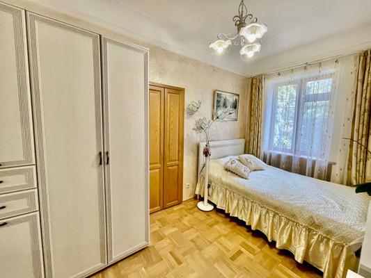 Продам трехкомнатную (3-комн.) квартиру, Войкова (Центральный р-н) ул, 49, Сочи г