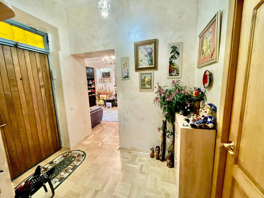 Продам трехкомнатную (3-комн.) квартиру, Войкова (Центральный р-н) ул, 49, Сочи г