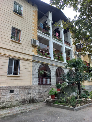 Продам трехкомнатную (3-комн.) квартиру, Войкова (Центральный р-н) ул, 49, Сочи г