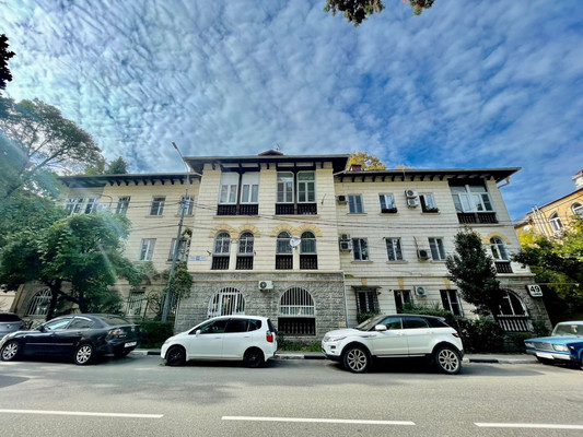 Продам трехкомнатную (3-комн.) квартиру, Войкова (Центральный р-н) ул, 49, Сочи г