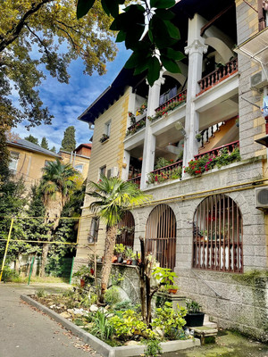 Продам трехкомнатную (3-комн.) квартиру, Войкова (Центральный р-н) ул, 49, Сочи г