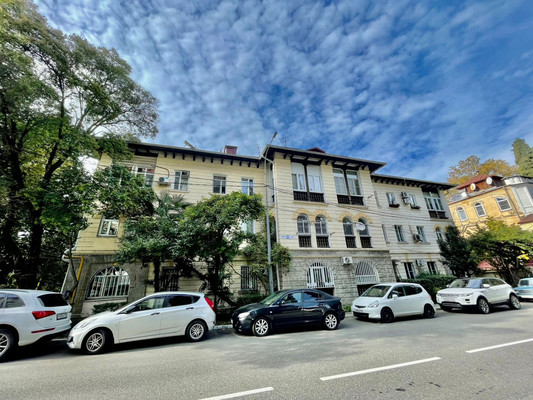 Продам трехкомнатную (3-комн.) квартиру, Войкова (Центральный р-н) ул, 49, Сочи г