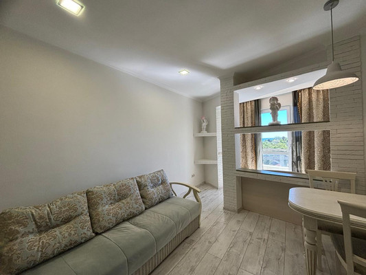 Продам однокомнатную (1-комн.) квартиру, Учительская (Хостинский р-н) ул, 9, Сочи г