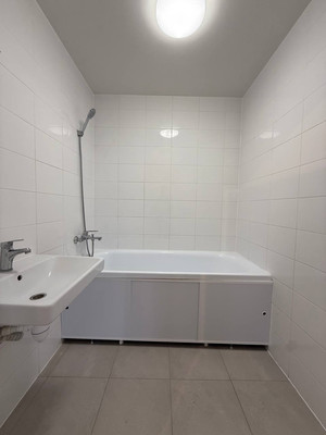 Продам трехкомнатную (3-комн.) квартиру, 100 кв-л, 1к3, Москва г