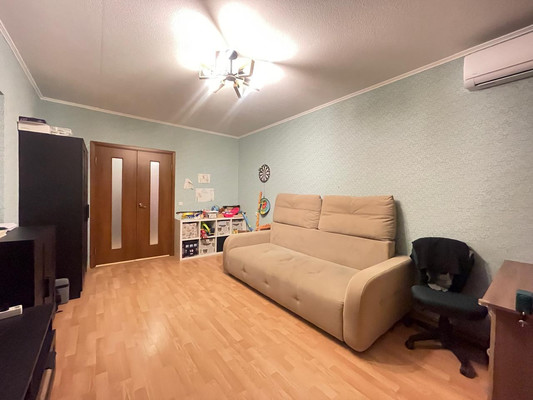 Продам двухкомнатную (2-комн.) квартиру, Александры Монаховой ул, 99, Коммунарка п