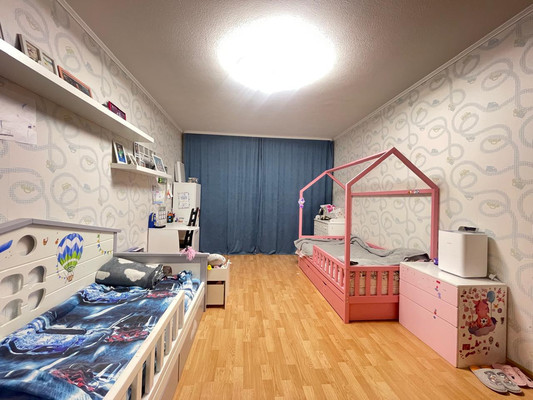 Продам двухкомнатную (2-комн.) квартиру, Александры Монаховой ул, 99, Коммунарка п