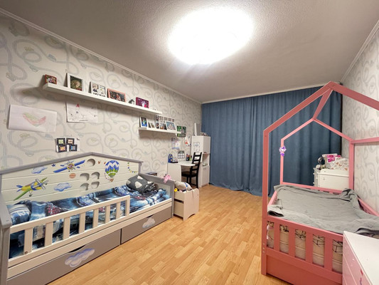 Продам двухкомнатную (2-комн.) квартиру, Александры Монаховой ул, 99, Коммунарка п