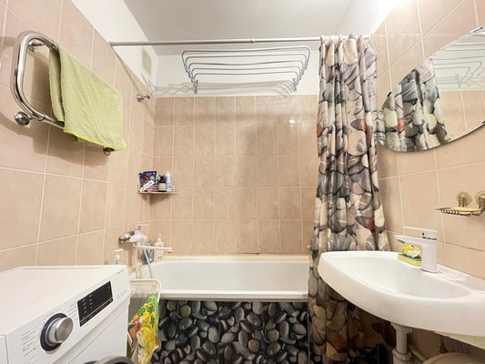 Продам двухкомнатную (2-комн.) квартиру, Александры Монаховой ул, 99, Коммунарка п