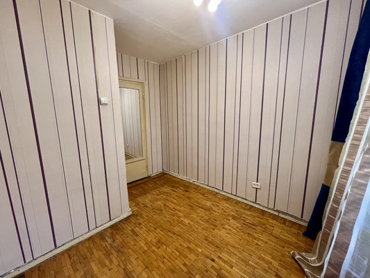 Продам трехкомнатную (3-комн.) квартиру, Трамвайный пр-кт, 21к3, Санкт-Петербург г