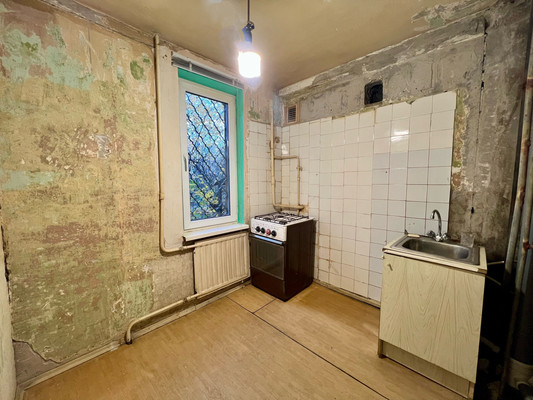 Продам трехкомнатную (3-комн.) квартиру, Трамвайный пр-кт, 21к3, Санкт-Петербург г