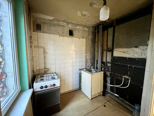 Продам трехкомнатную (3-комн.) квартиру, Трамвайный пр-кт, 21к3, Санкт-Петербург г