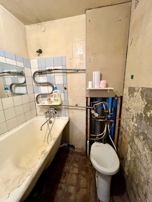 Продам трехкомнатную (3-комн.) квартиру, Трамвайный пр-кт, 21к3, Санкт-Петербург г