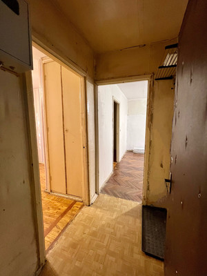 Продам трехкомнатную (3-комн.) квартиру, Трамвайный пр-кт, 21к3, Санкт-Петербург г