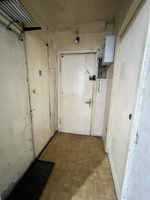 Продам трехкомнатную (3-комн.) квартиру, Трамвайный пр-кт, 21к3, Санкт-Петербург г