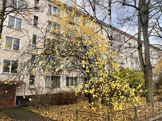 Продам трехкомнатную (3-комн.) квартиру, Трамвайный пр-кт, 21к3, Санкт-Петербург г