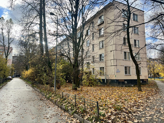 Продам трехкомнатную (3-комн.) квартиру, Трамвайный пр-кт, 21к3, Санкт-Петербург г