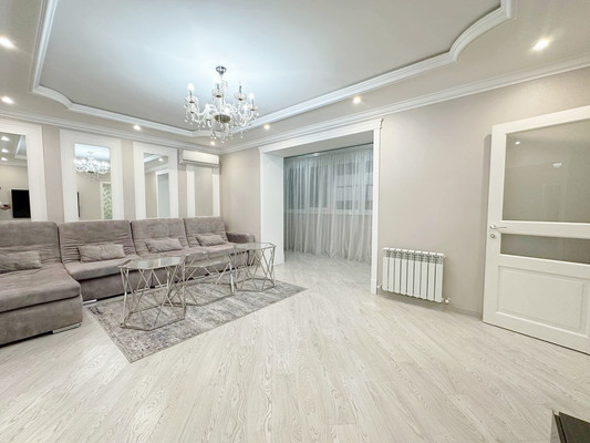 Продам многокомнатную квартиру, 1 мкр, 22, Кропоткин г