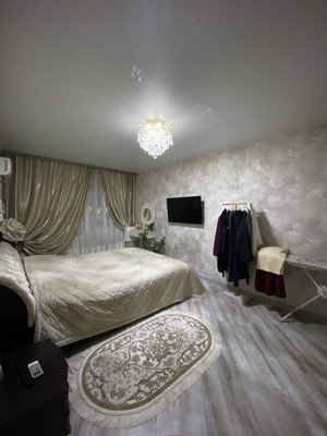 Продам трехкомнатную (3-комн.) квартиру, Новороссийская ул, 110, Армавир г