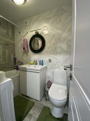 Продам трехкомнатную (3-комн.) квартиру, Новороссийская ул, 110, Армавир г