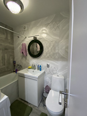 Продам трехкомнатную (3-комн.) квартиру, Новороссийская ул, 110, Армавир г