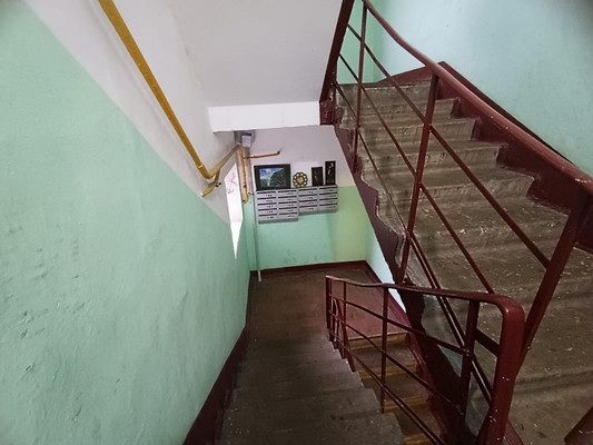 Продам трехкомнатную (3-комн.) квартиру, Октябрьская ул, 5, Апрелевка г