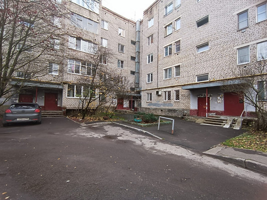 Продам трехкомнатную (3-комн.) квартиру, Октябрьская ул, 5, Апрелевка г