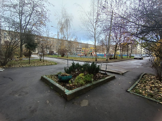 Продам трехкомнатную (3-комн.) квартиру, Октябрьская ул, 5, Апрелевка г