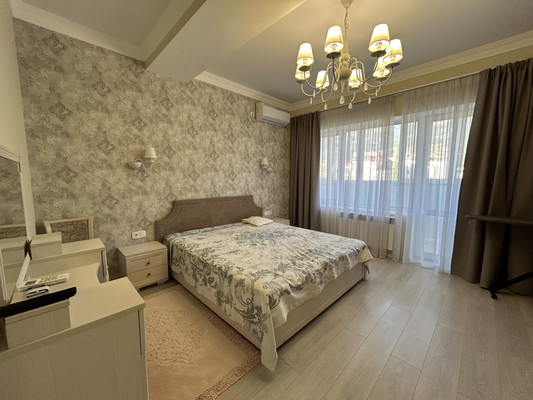 Продам трехкомнатную (3-комн.) квартиру, Московская ул, 33А, Ялта г