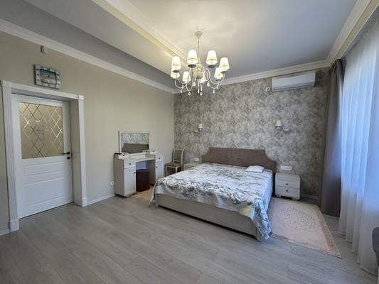 Продам трехкомнатную (3-комн.) квартиру, Московская ул, 33А, Ялта г