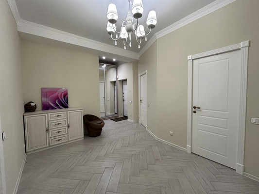 Продам трехкомнатную (3-комн.) квартиру, Московская ул, 33А, Ялта г