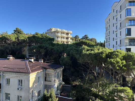 Продам трехкомнатную (3-комн.) квартиру, Московская ул, 33А, Ялта г