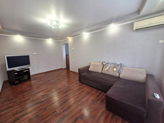 Продам двухкомнатную (2-комн.) квартиру, Таманской Армии ул, 114, Белореченск г