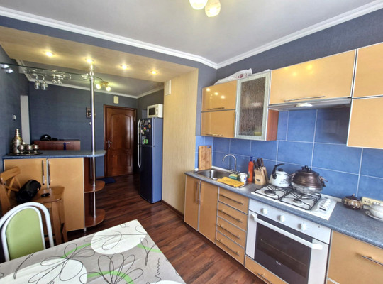 Продам двухкомнатную (2-комн.) квартиру, Таманской Армии ул, 114, Белореченск г