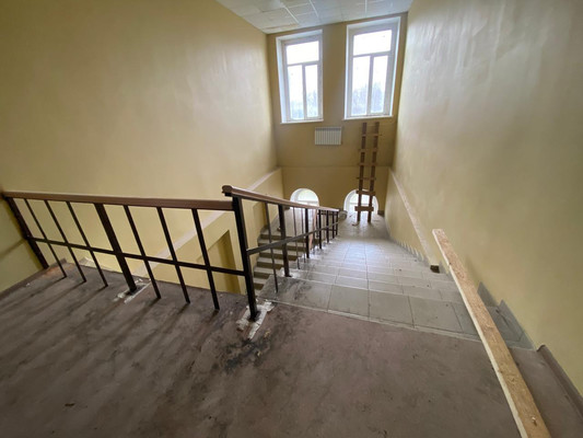 Продам коммерческое помещение 1 848 м2, 1-я Брезовая ул, 42/8, Мартьяново д