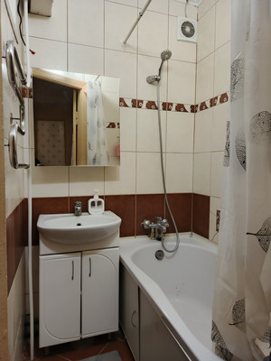 Продам двухкомнатную (2-комн.) квартиру, Гагарина ул, 22, Симферополь г