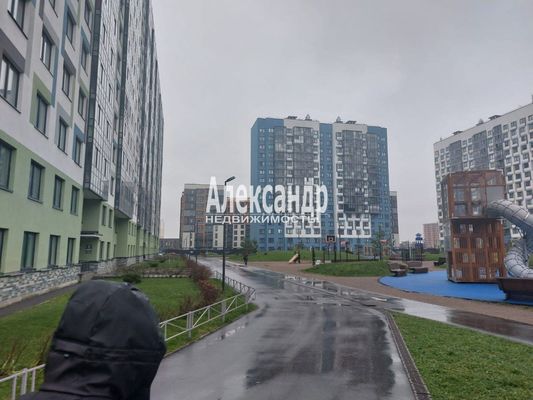 Продам однокомнатную (1-комн.) квартиру, Гаражный проезд, 23к2, Бугры п